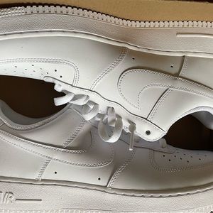 Nike Air Force 1 07 like new condition size 11